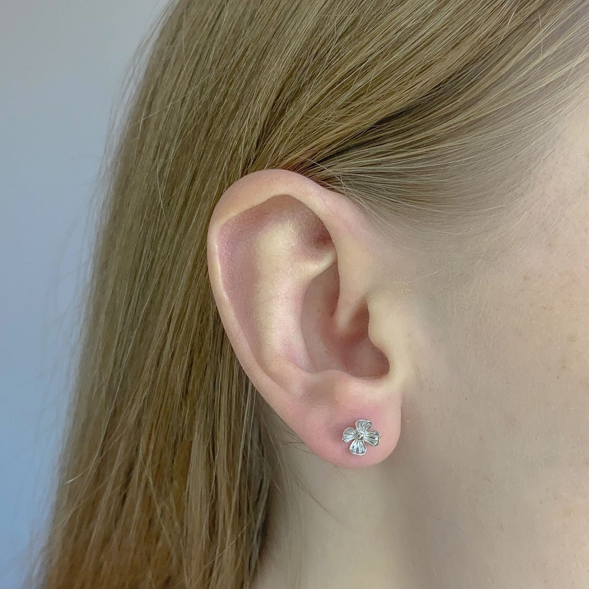 Soline Silver Flower Earrings