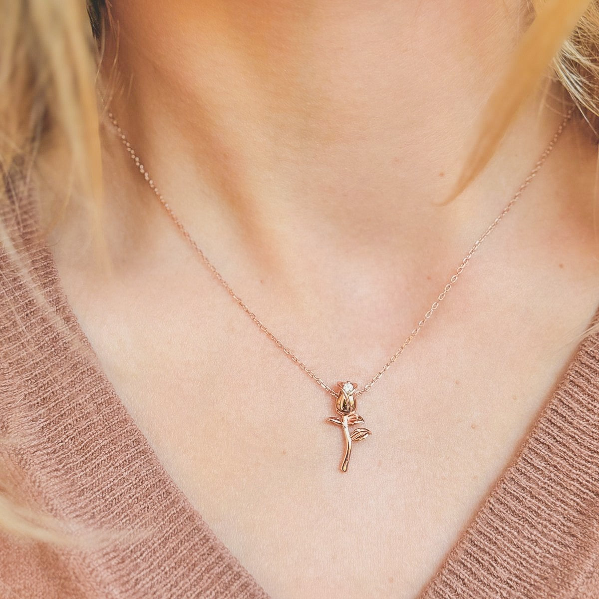 Collar de rosa de plata esterlina