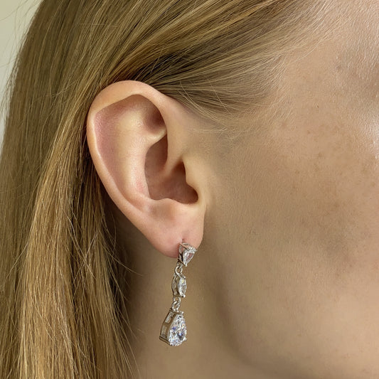 Pendientes de plata de ley con circonitas cúbicas en forma de lágrima