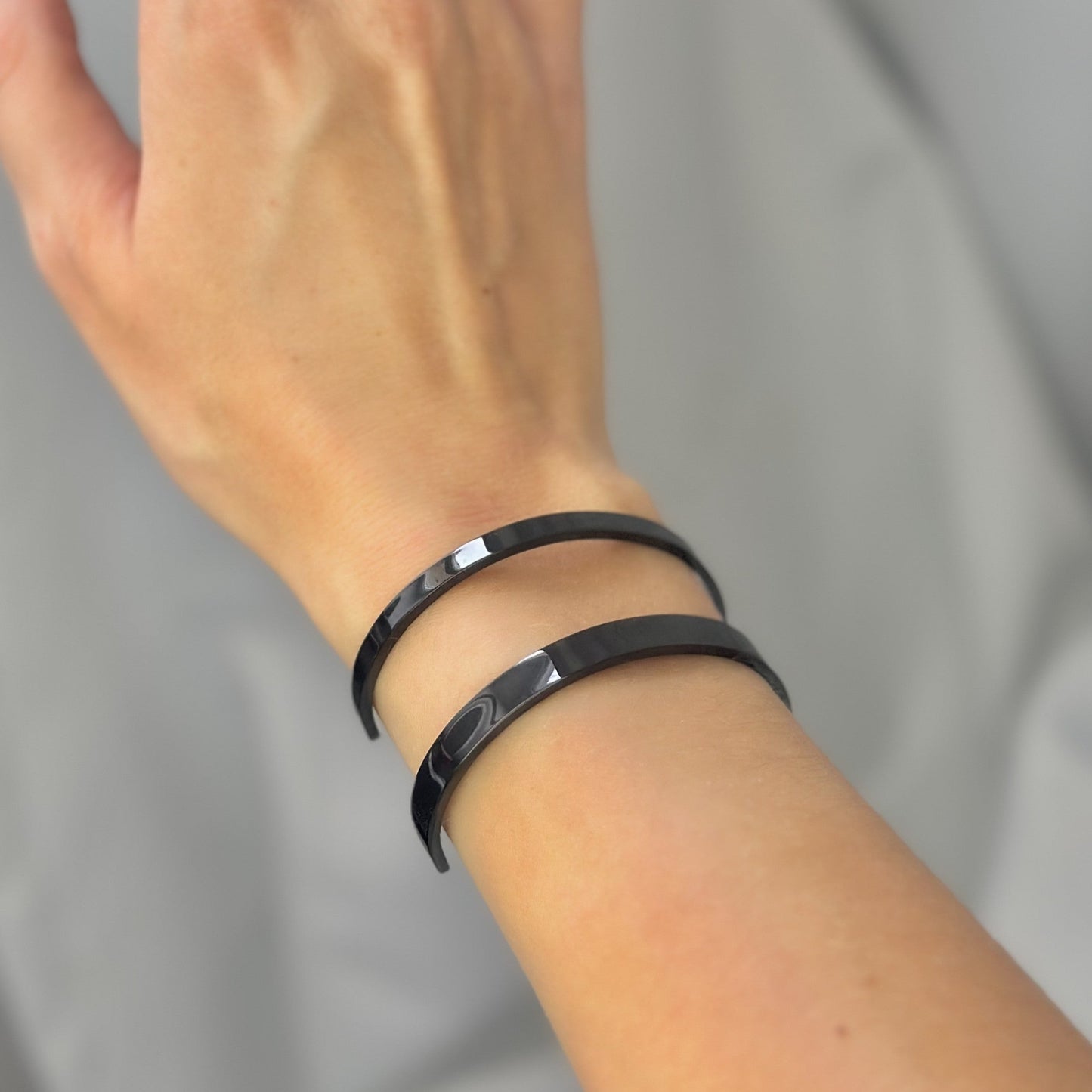 Hera – Black Gun Plated Bangle (4mm / 6mm)