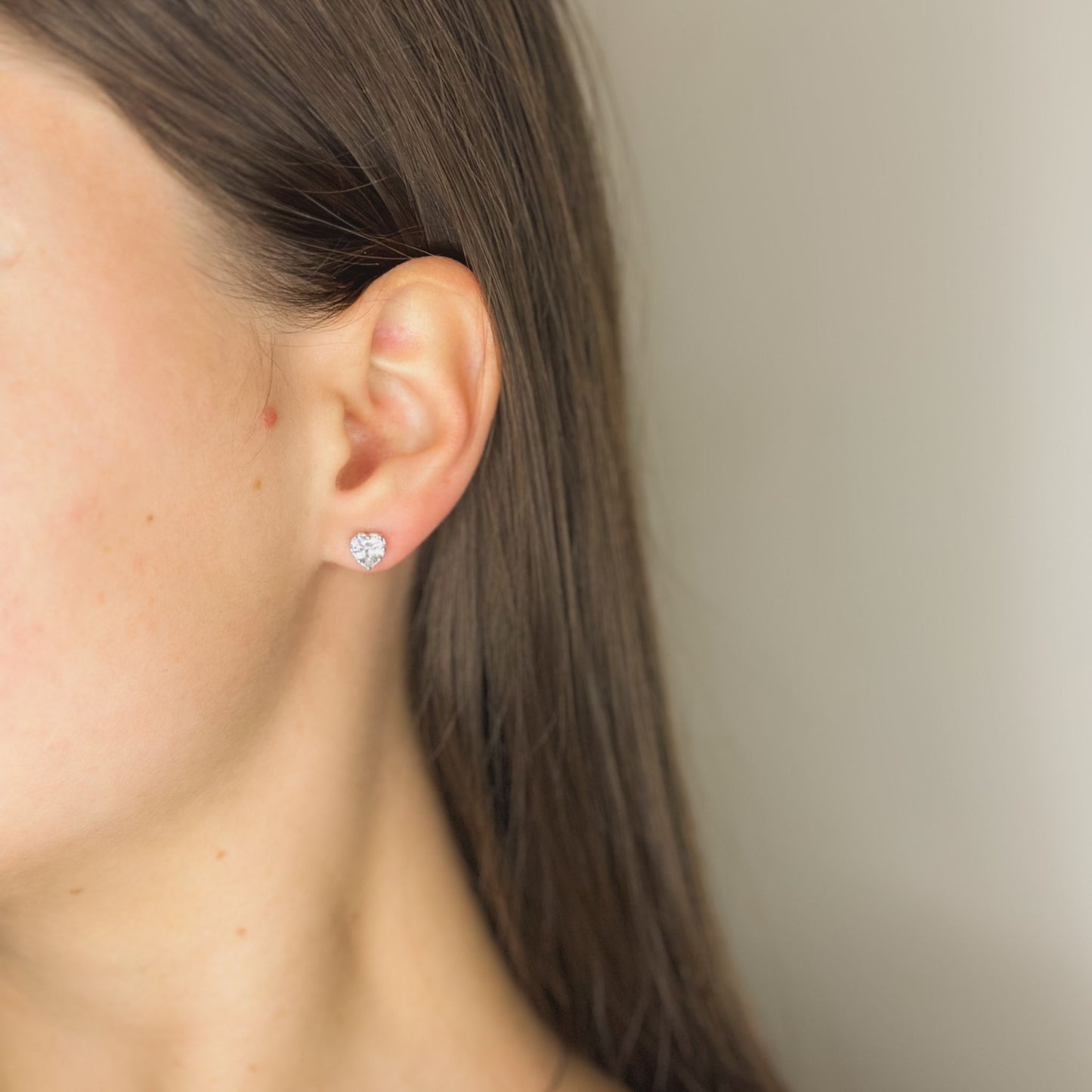 Pendientes de plata de ley con forma de corazón de circonita cúbica