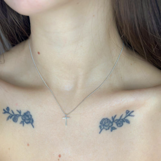 Collar de cruz de plata de ley