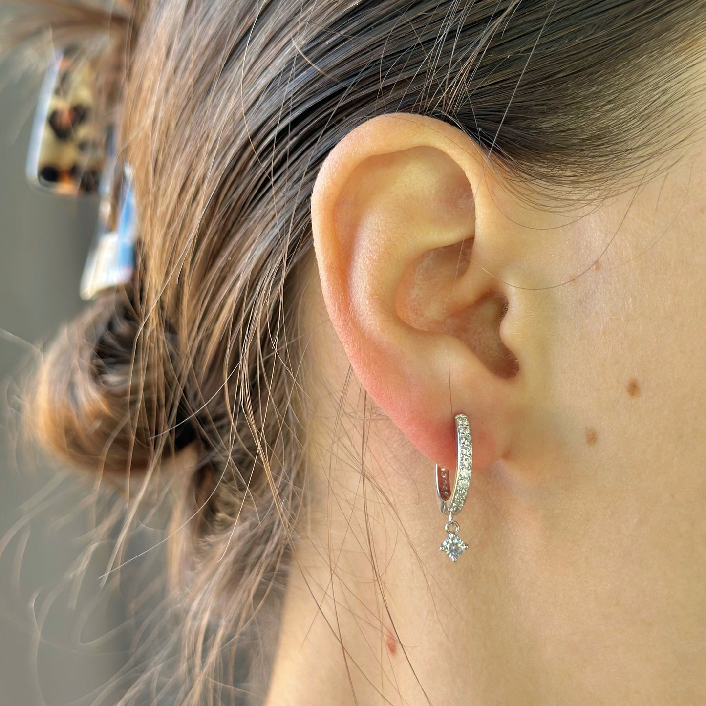 Aros con dije de circonita cúbica en plata de ley