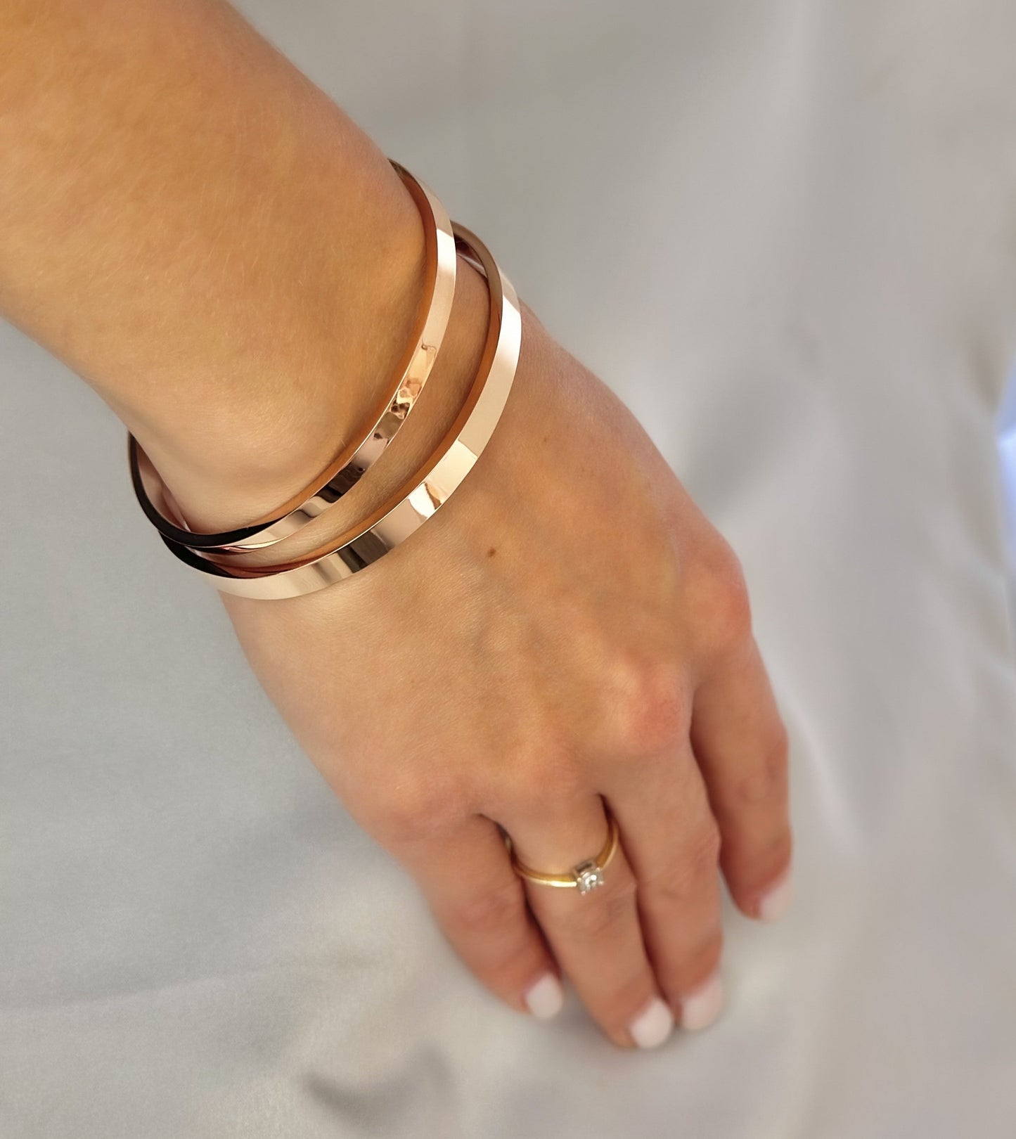 Hera – Rose Gold Plated Bangle (4mm / 6mm)