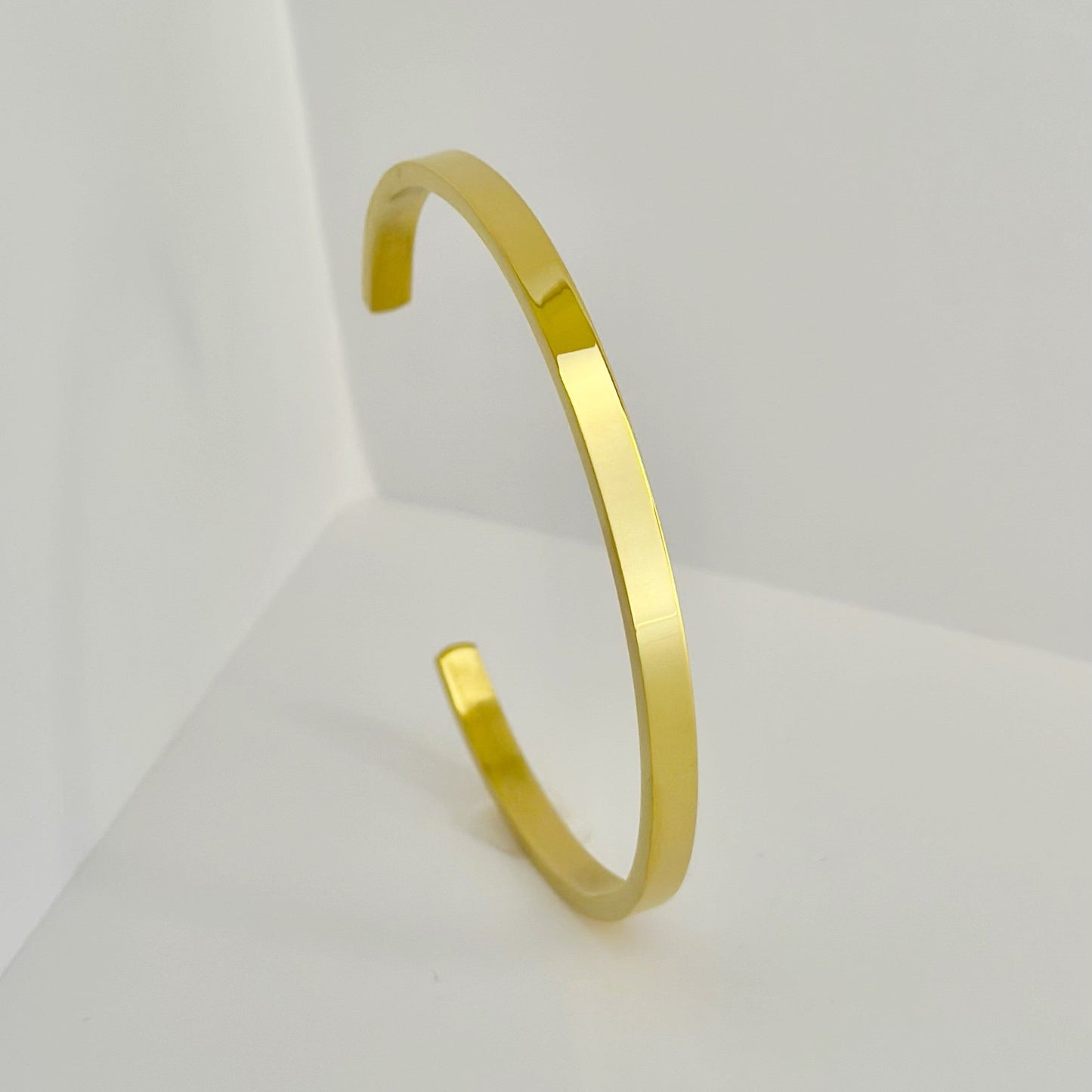 Hera – 18K Gold Plated Bangle (4mm / 6mm)
