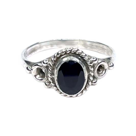Anillo de plata de ley con ónix negro