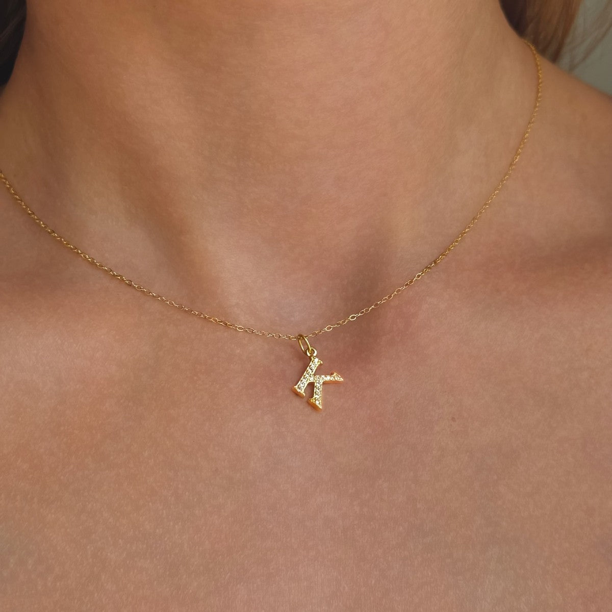 Collar con inicial de plata de ley