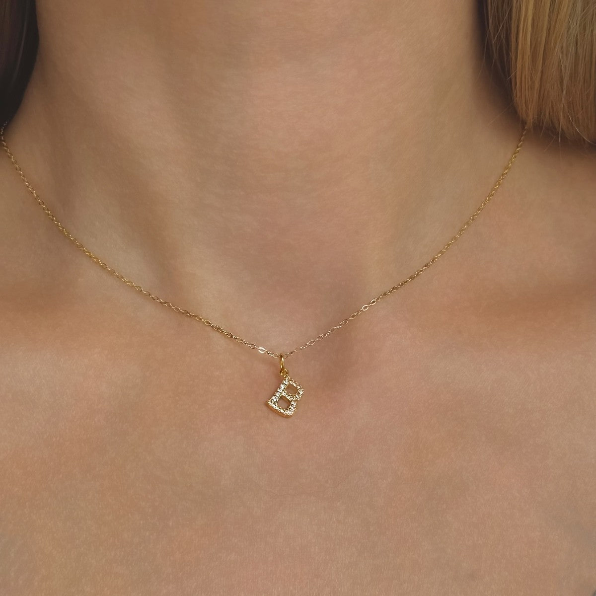 Collar con inicial de plata de ley