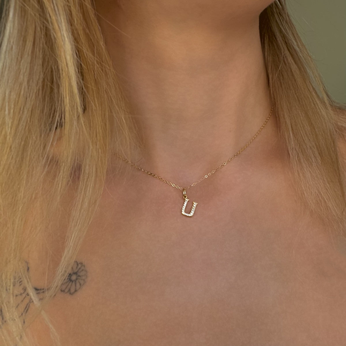 Collar con inicial de plata de ley