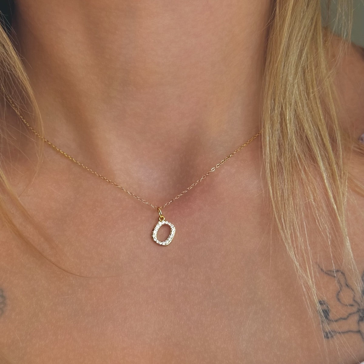 Collar con inicial de plata de ley