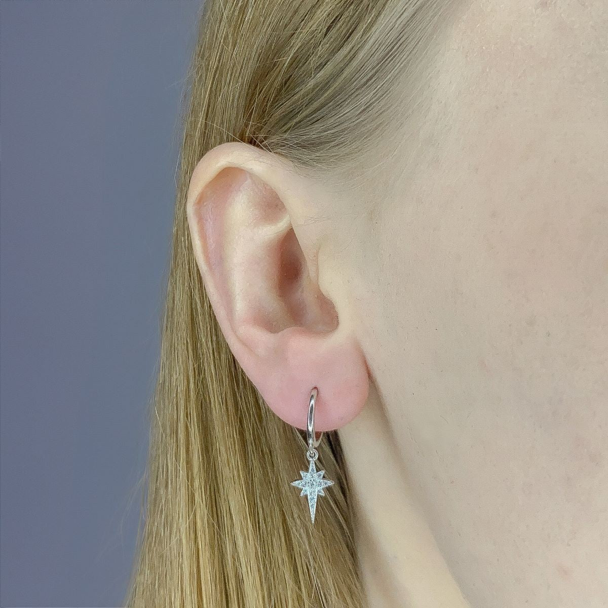 Aros con dije de estrella de plata de ley