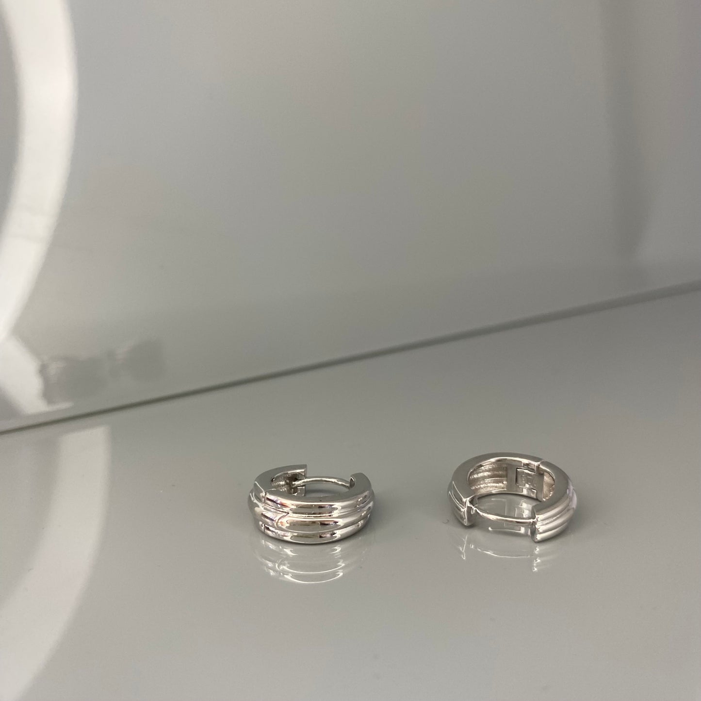 Arracadas de línea de plata esterlina