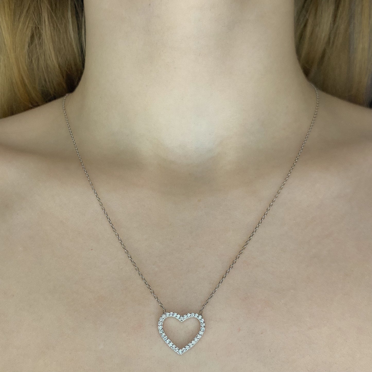 Collar de corazón de plata esterlina con circonitas