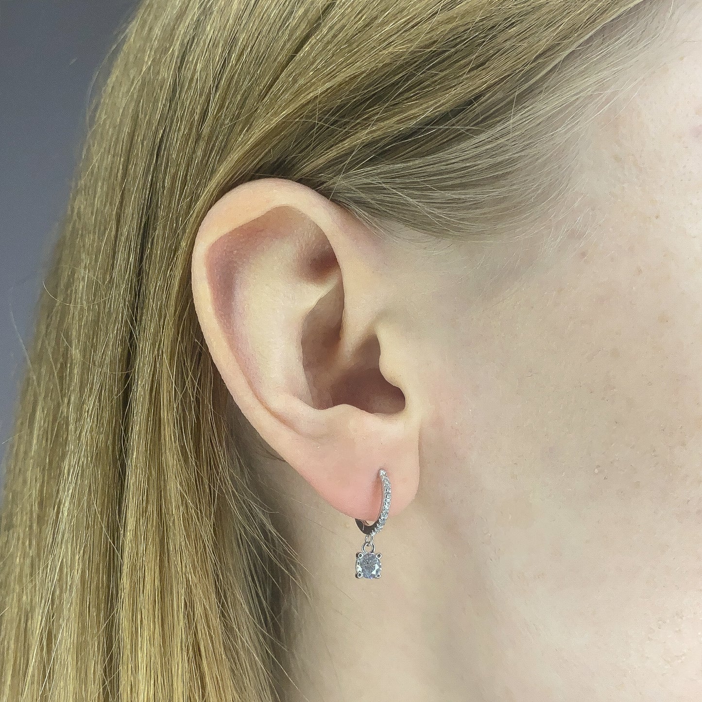 Aros con dije de circonita cúbica en plata de ley