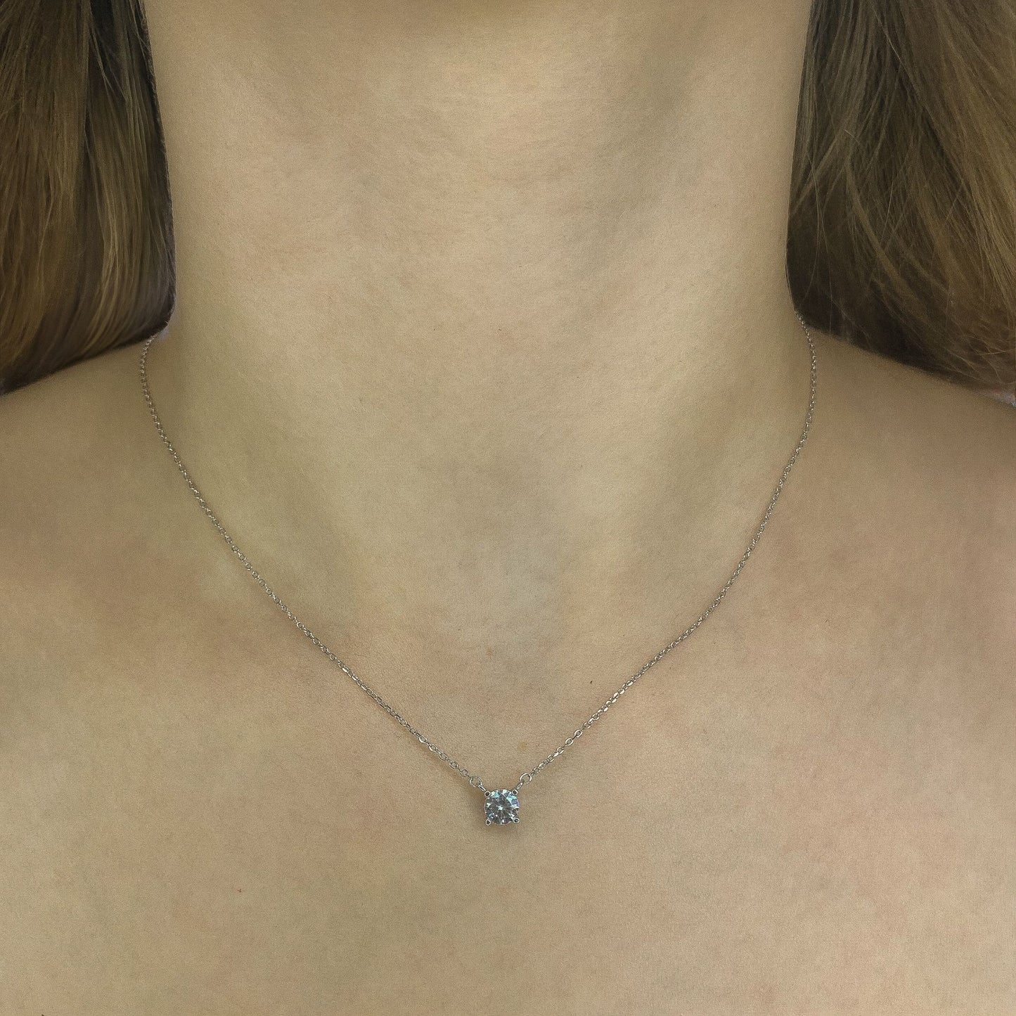 Collar de plata de ley con circonitas