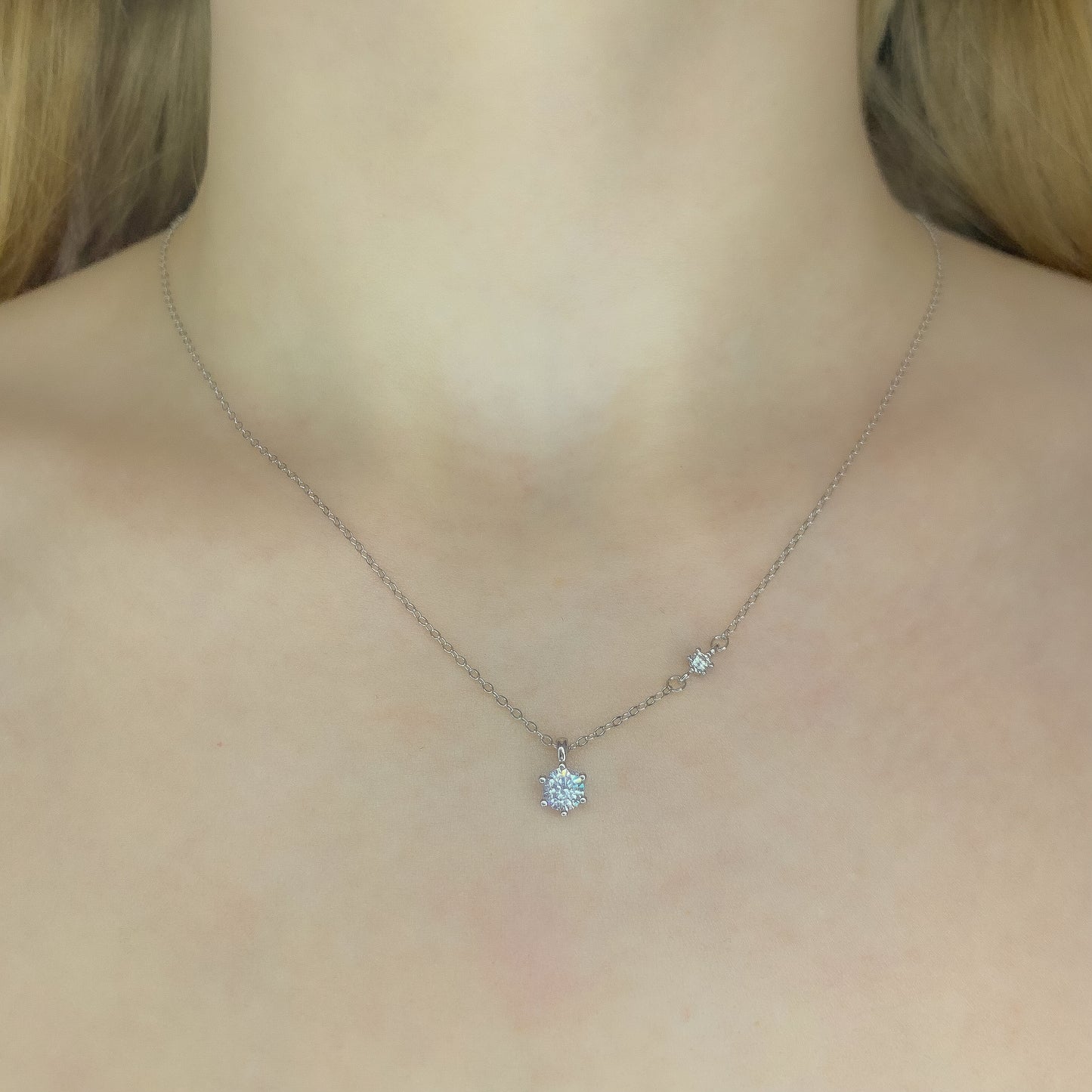 Collar de plata de ley con circonitas
