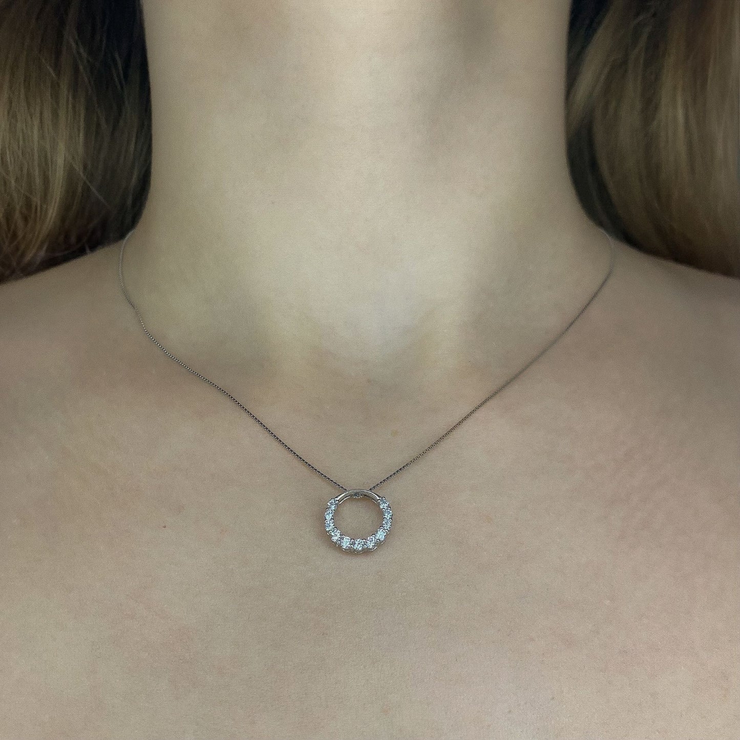 Collar circular de plata de ley