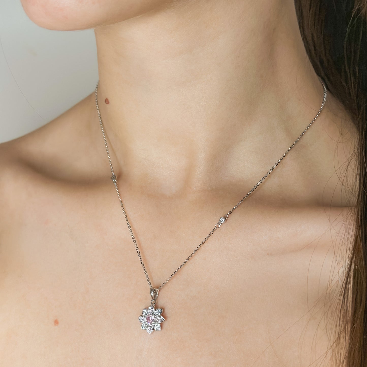 Ren – Sterling Silver Flower Necklace