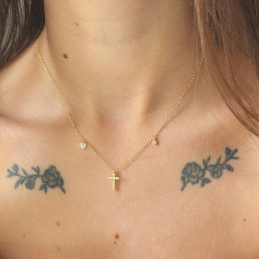 Collar de cruz de circonitas cúbicas de plata esterlina