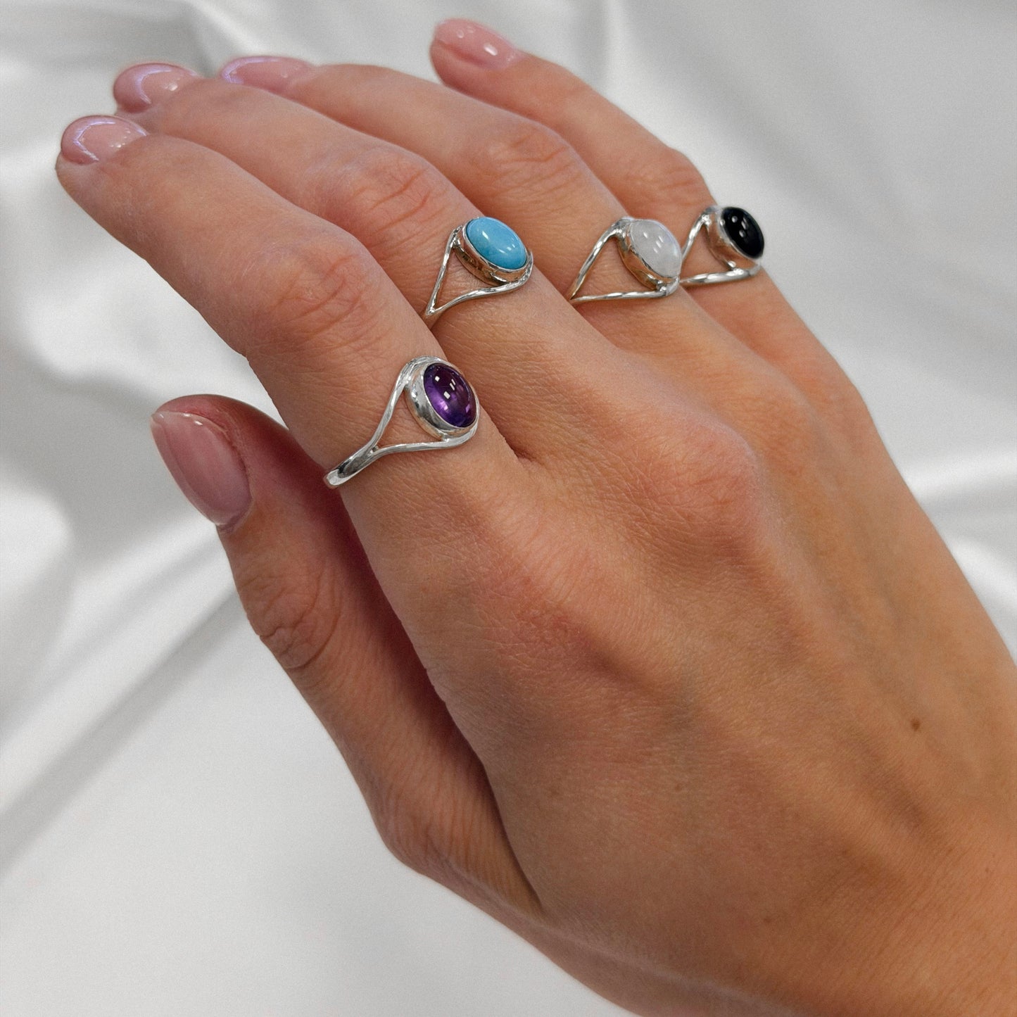 Anillo de piedra lunar de plata esterlina