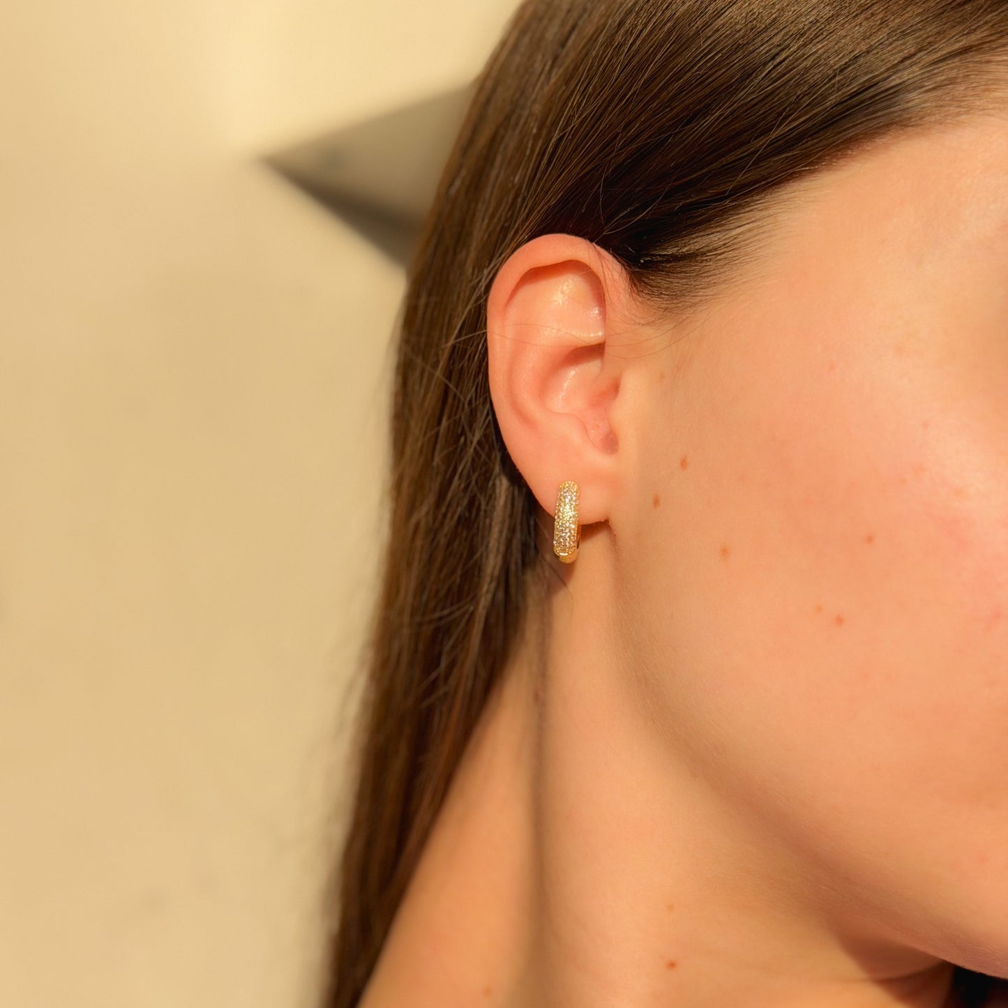 Aretes de aro de plata de ley de 5 hileras con circonitas cúbicas