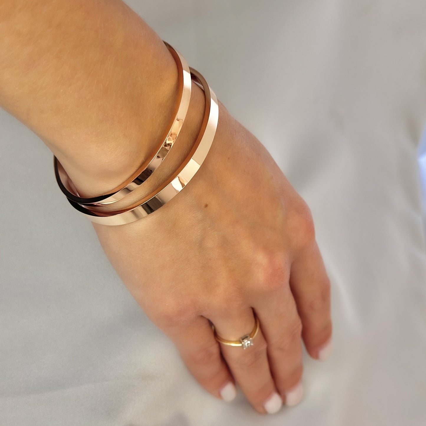 Hera – Rose Gold Plated Bangle (4mm / 6mm)