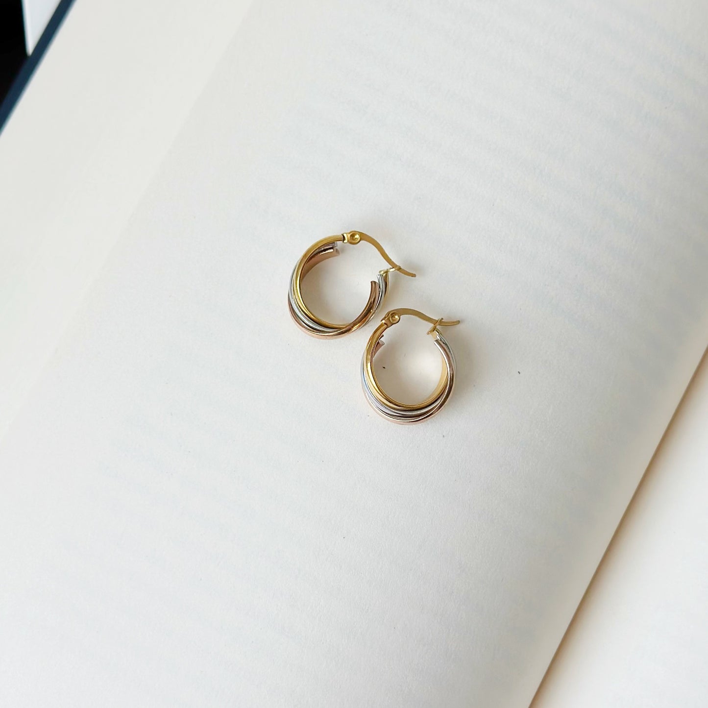 English Lock Hoop Earrings "Triple Tone"