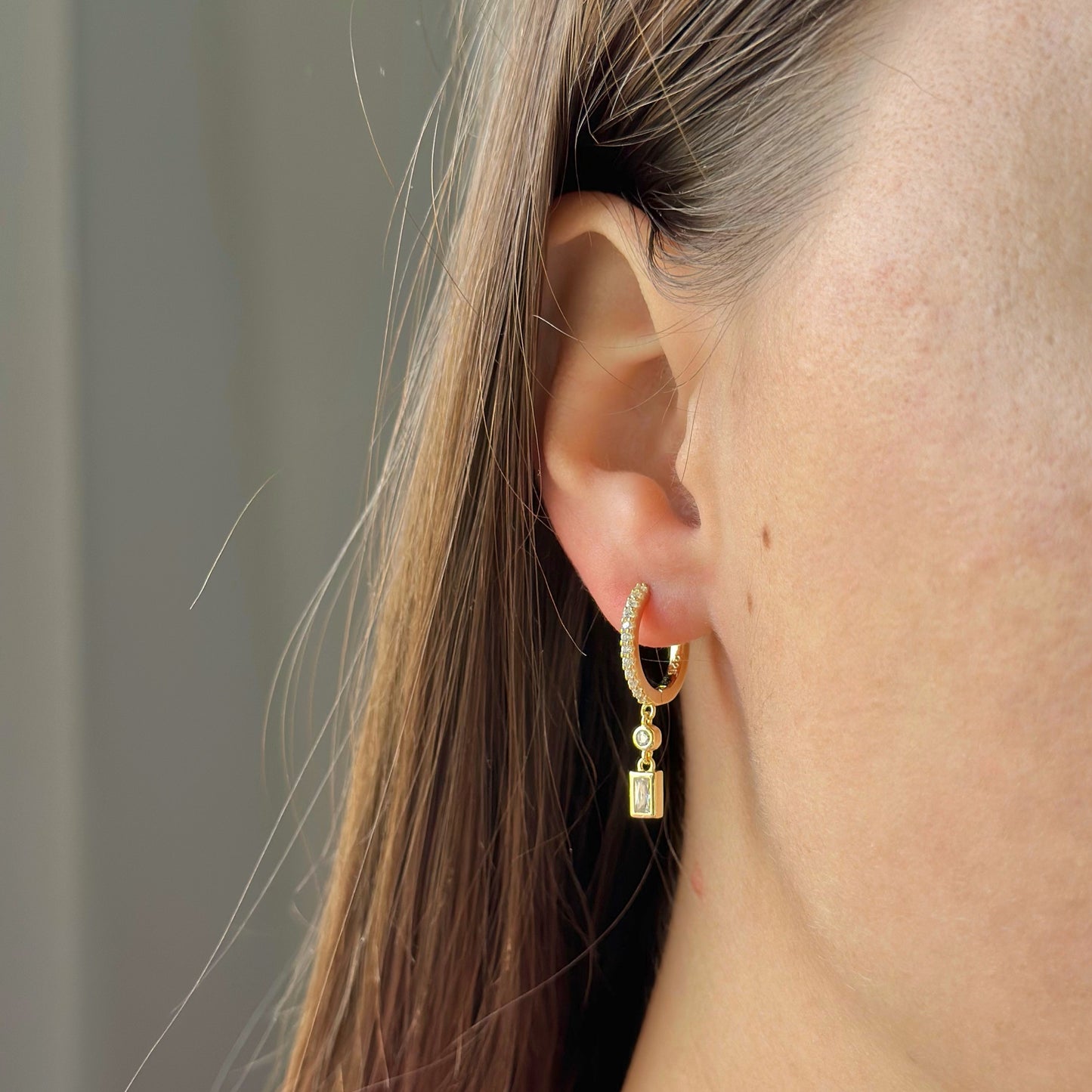 Aros con dije de circonita cúbica en plata de ley