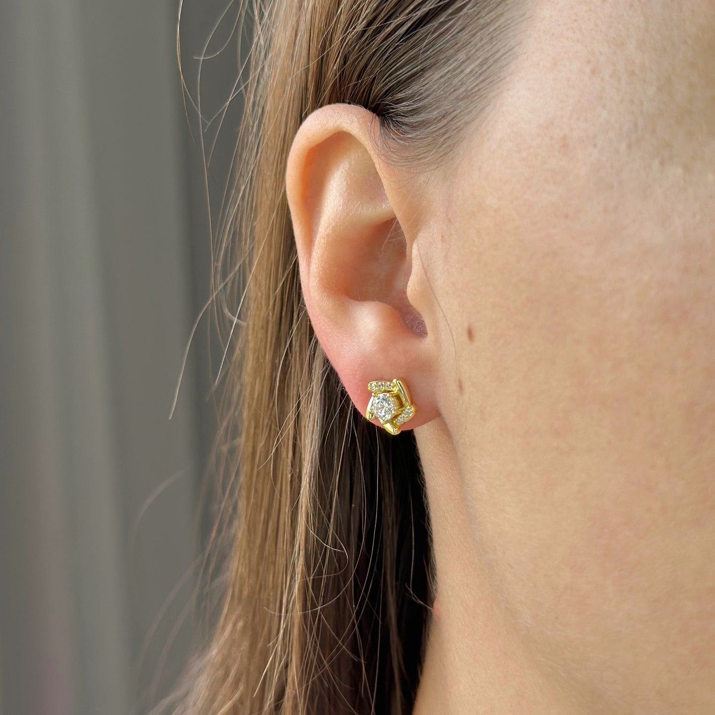 Pendientes de plata de ley con forma de flor de circonita cúbica